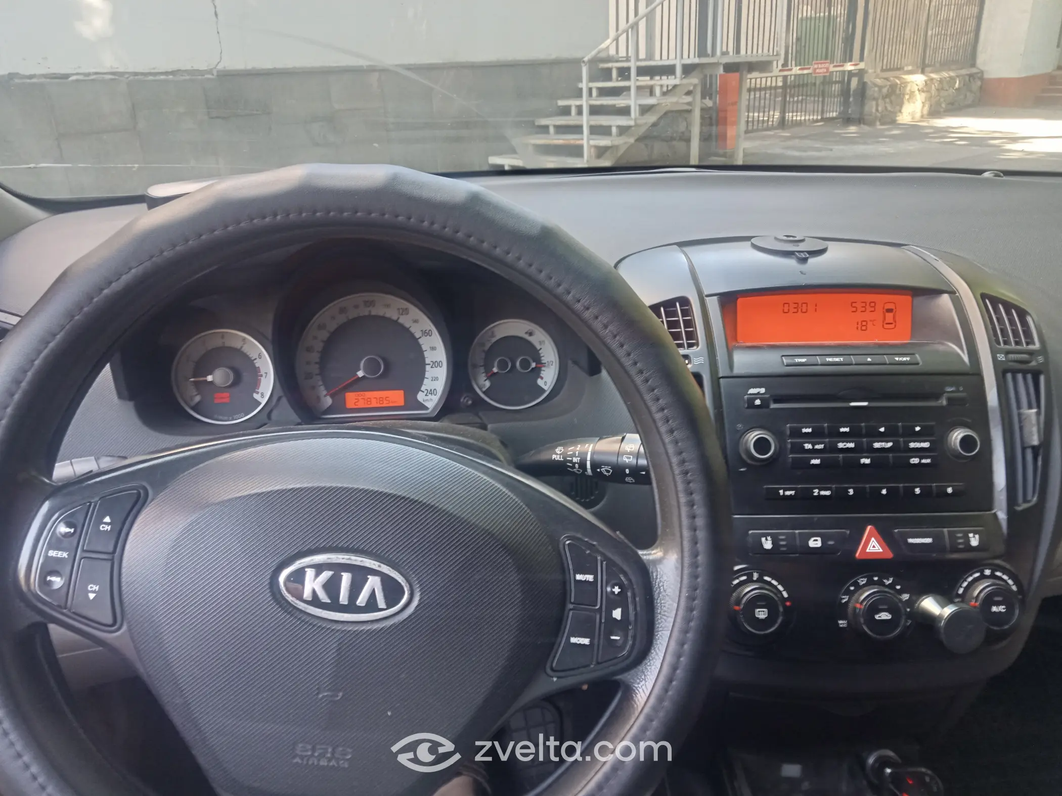 Car photo 7