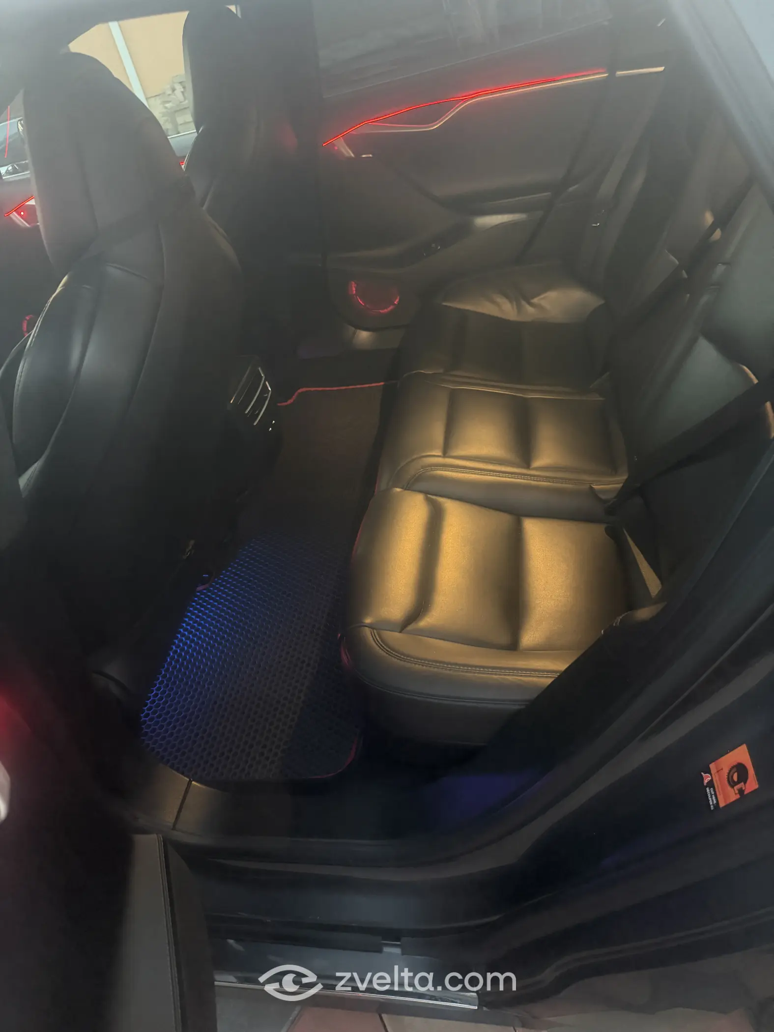 Car photo 10