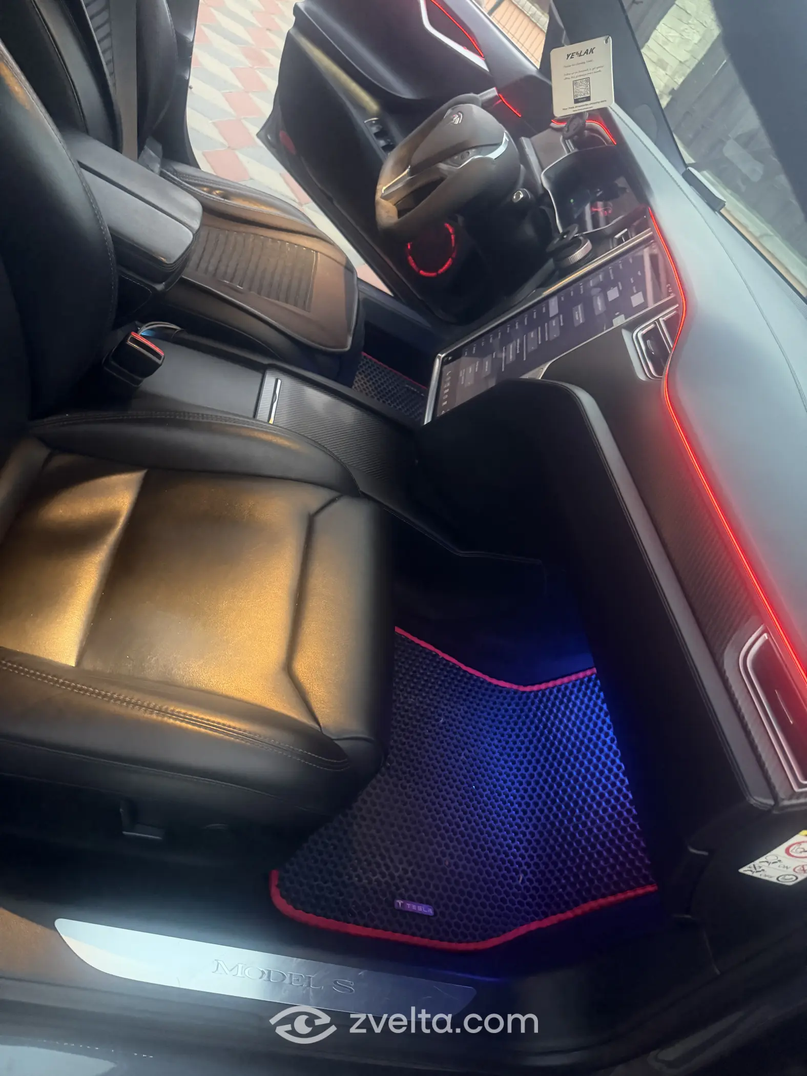 Car photo 9