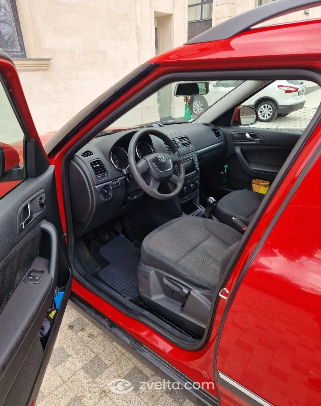 Car photo 4