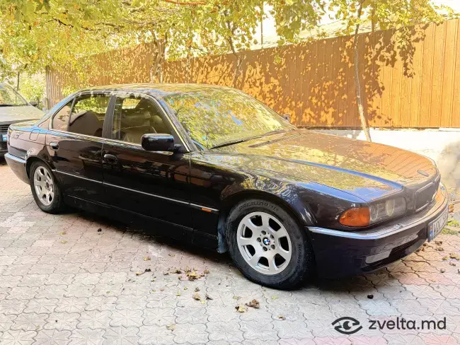 BMW E38 1998 728i На полном ходу, коробка и двигатель в отличном состоянии. В двигателе менялась головка, цепь и т.д.