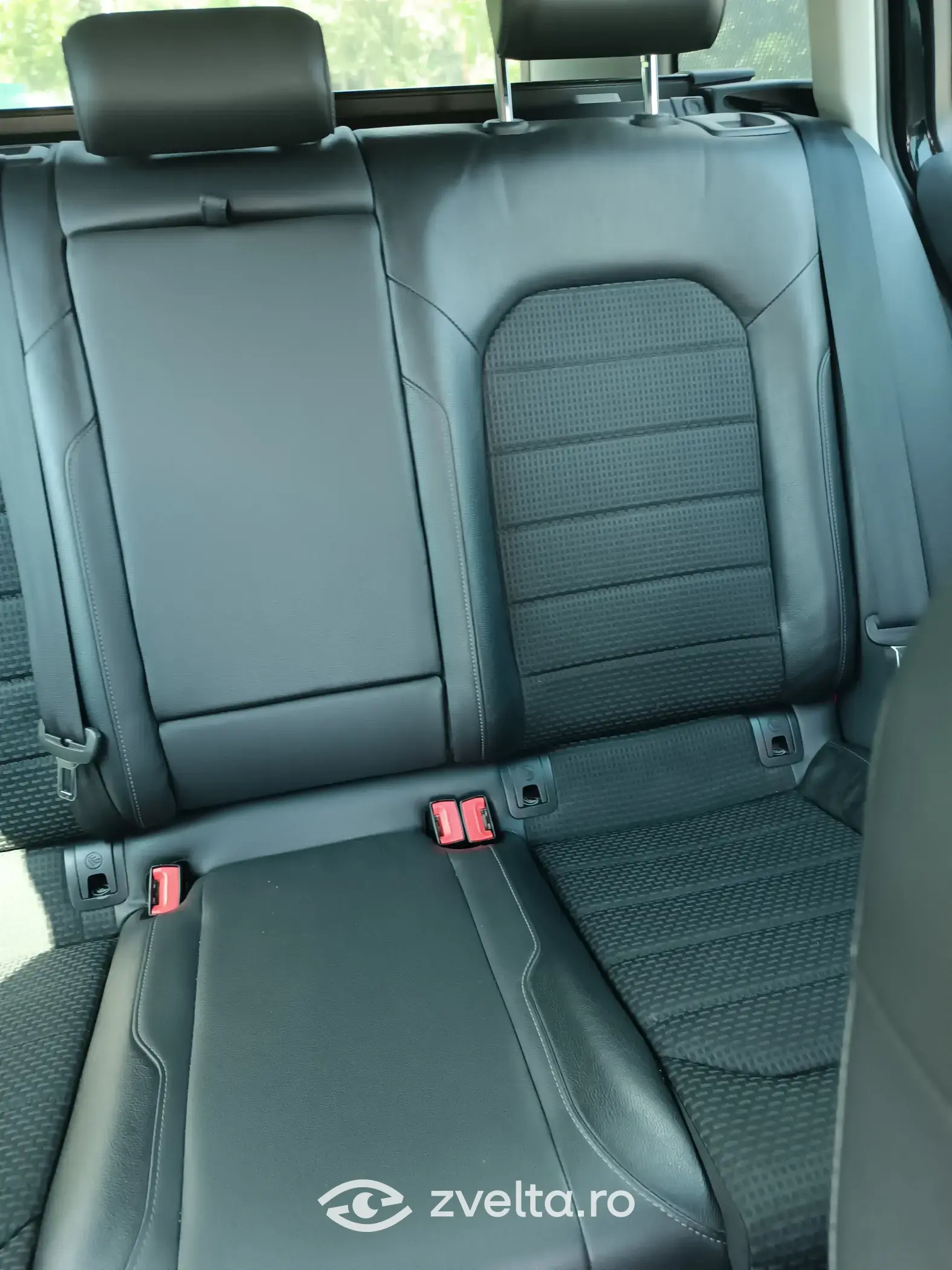 Car photo 10