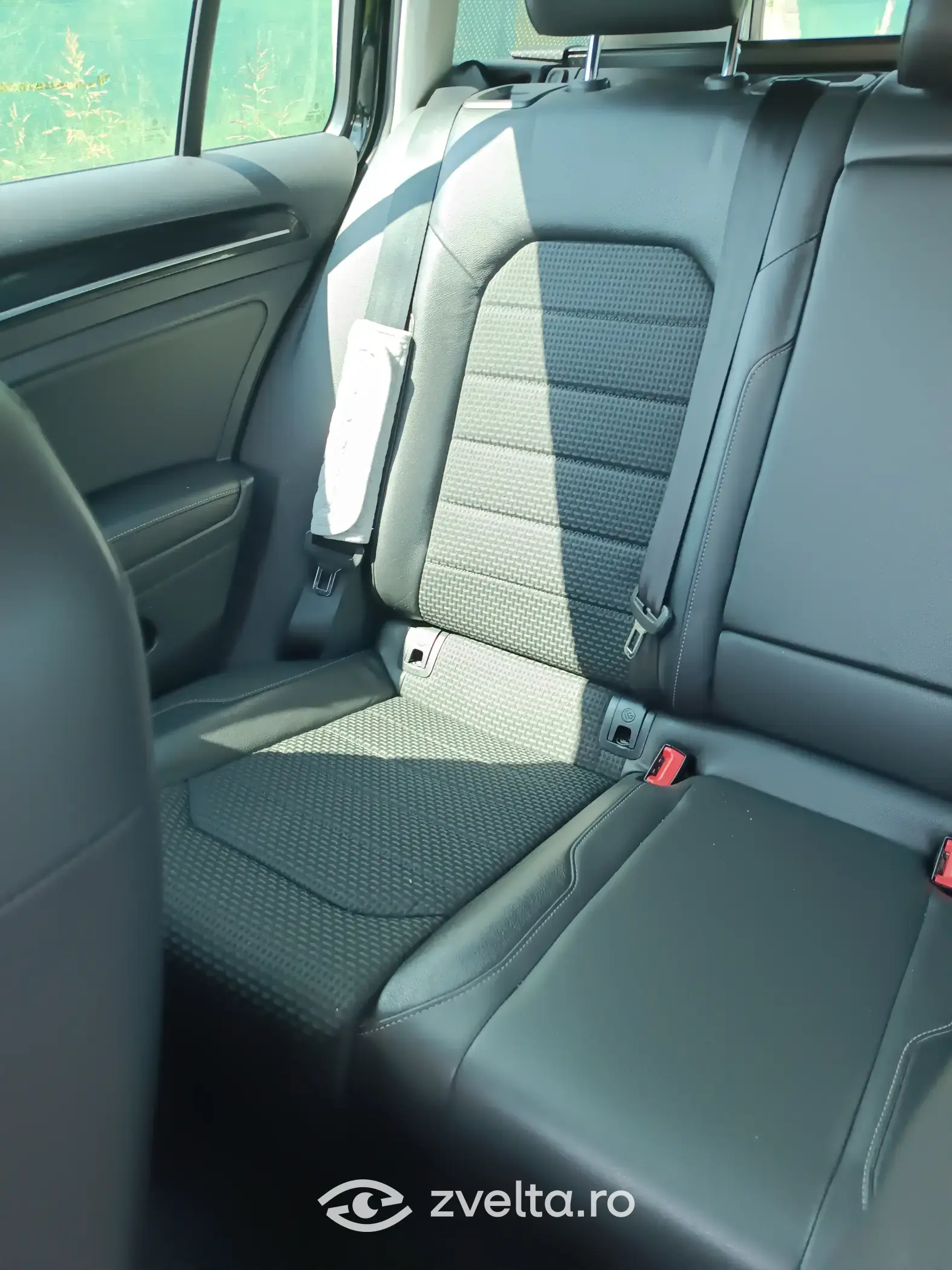 Car photo 11