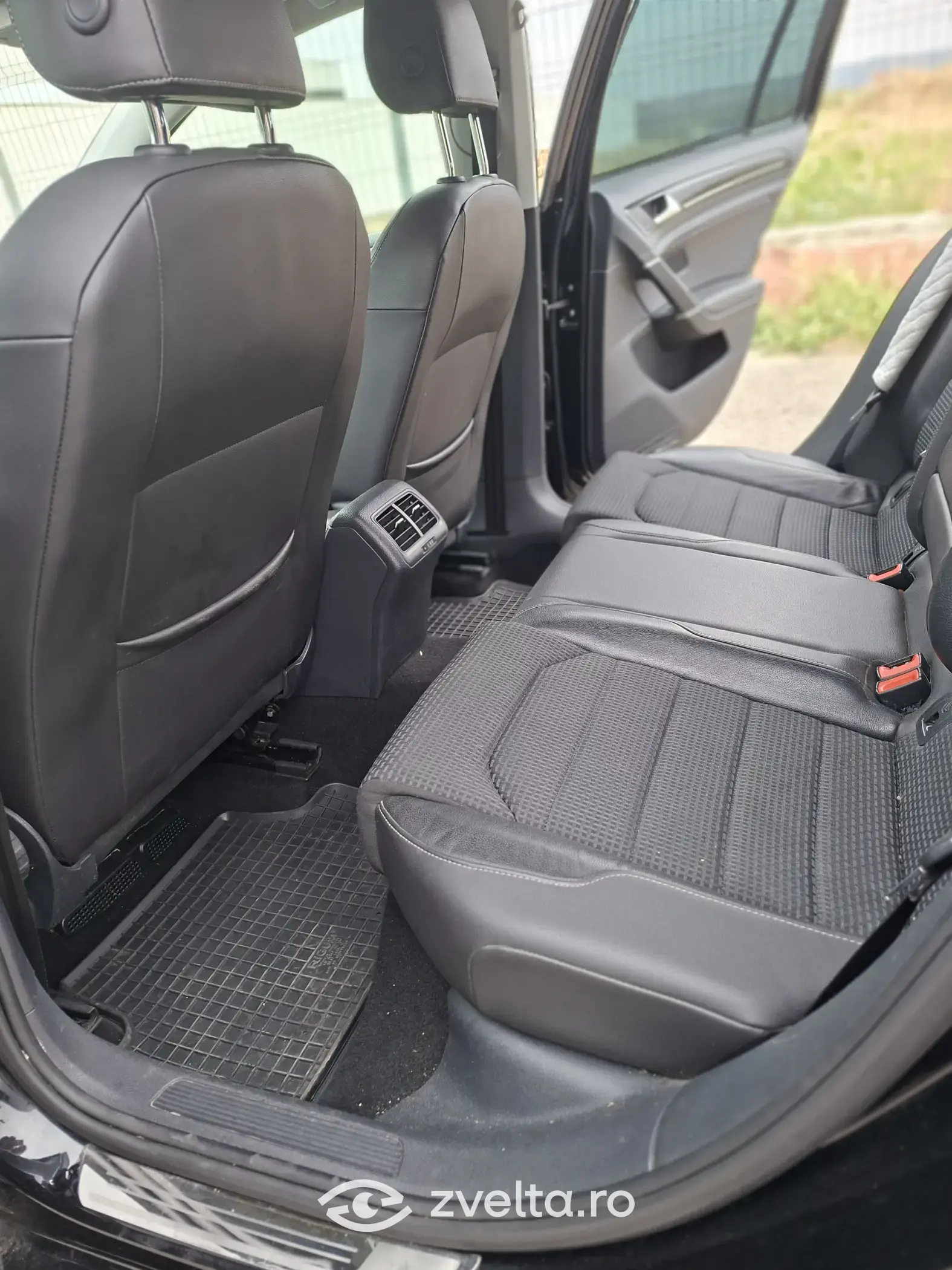 Car photo 7