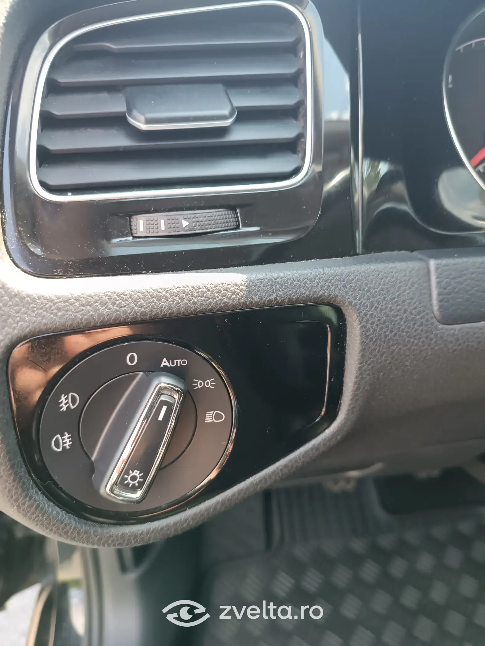 Car photo 14
